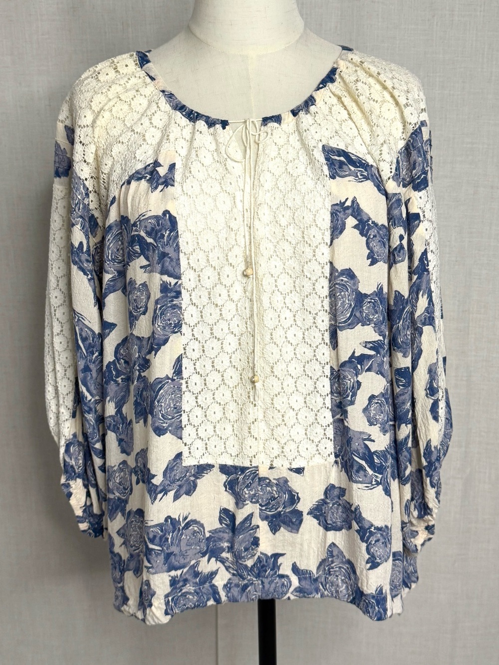 Free People Moon River Floral Lace Peasant Blouse Blue Ivory Size Small